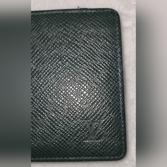 Louisvuitton taiga bifold wallet - Picture 4 of 10